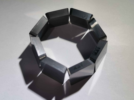 Gris cubierto partes movibles de torneado de la astilla del carburo del cerametal que trabaja a máquina