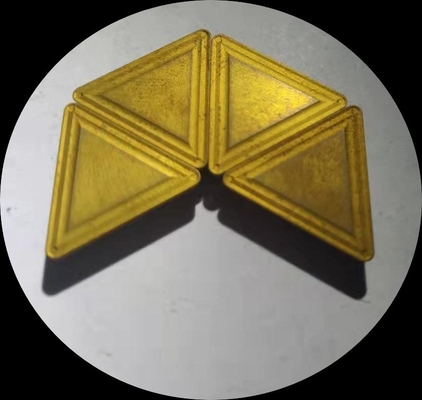 Clip en color de oro cementado de las herramientas de corte del carburo YBM251